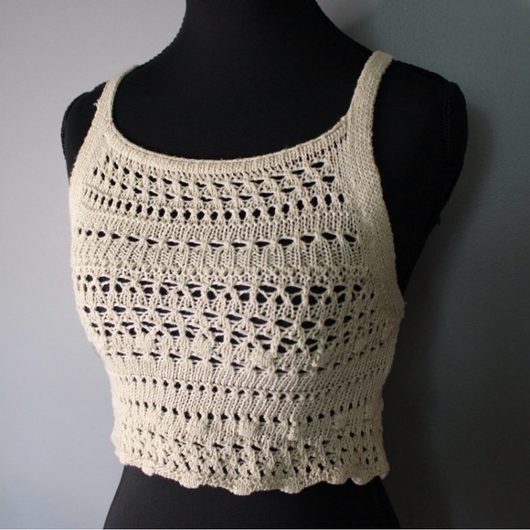 PrettyLightThing Crochet Crop Blouse - Picture 8 of 9